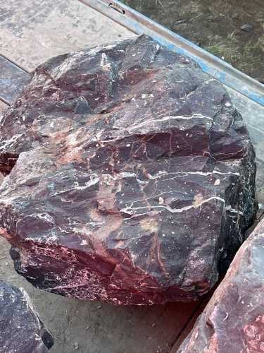 Камни для ландшафтного дизайна красно-фиолетовые 10-60 килограмм купить в Кусе