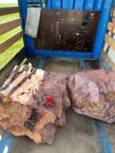 Ландшафтные глыбы красно-фиолетовые 200-1000 килограмм купить в Кусе