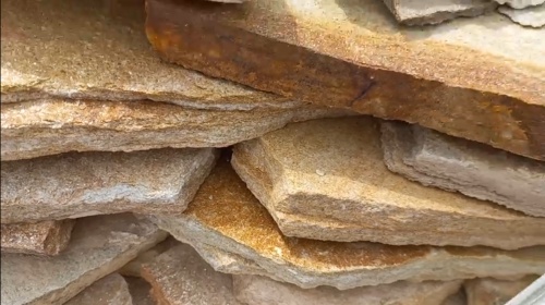 Плитняк златолит жёлтый золотистый для отмостки купить в Кусе