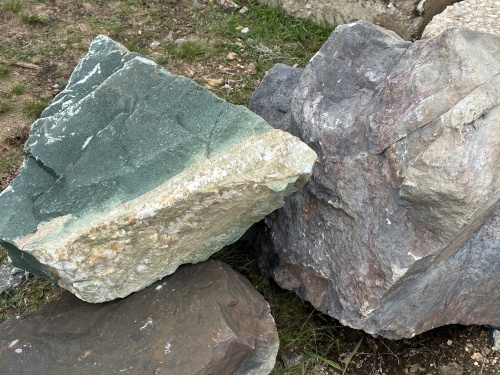 Камни для ландшафтного дизайна зелёные 10-60 килограмм купить в Кусе