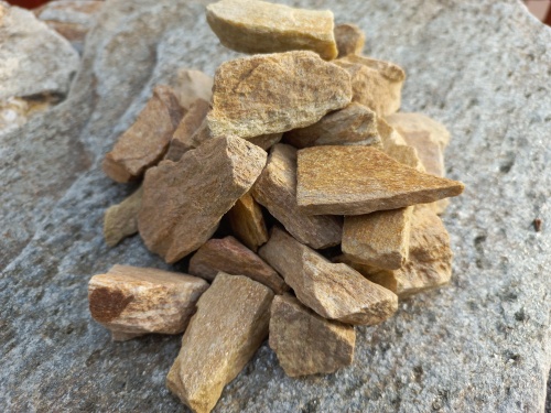 Златолит жёлтый декоративная каменная крошка купить в Кусе