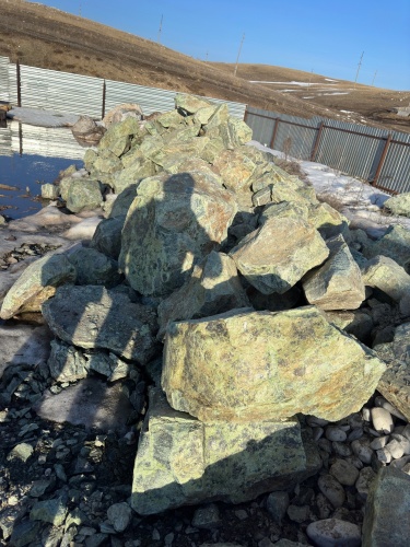 Камни для ландшафтного дизайна зелёные 10-60 килограмм купить в Кусе