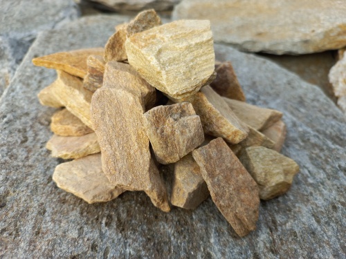 Златолит жёлтый декоративная каменная крошка купить в Кусе