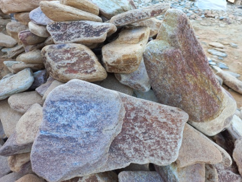 Златолит жёлтый, жёлто-зелёный глыбки и валуны для ланшафтного дизайна купить в Кусе