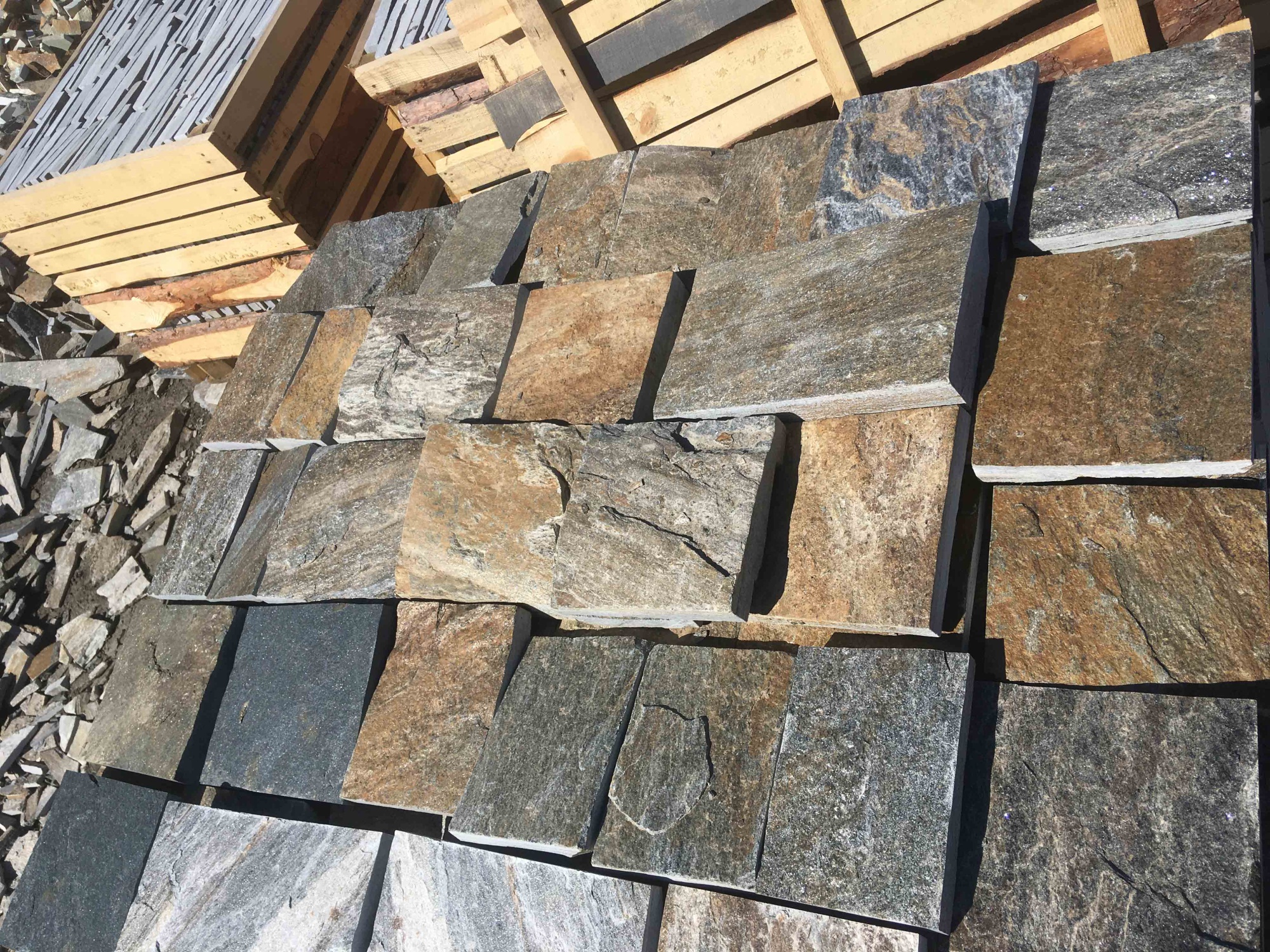 Плитка пилёная златолит Уральский для цоколя, отмостки купить в Кусе