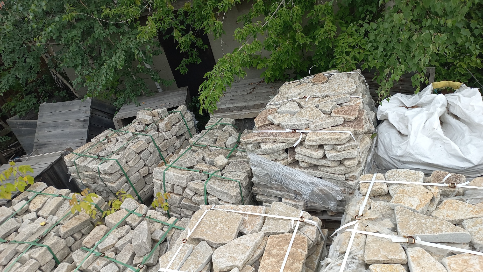 Плитняк гранитный галтованный купить в Кусе