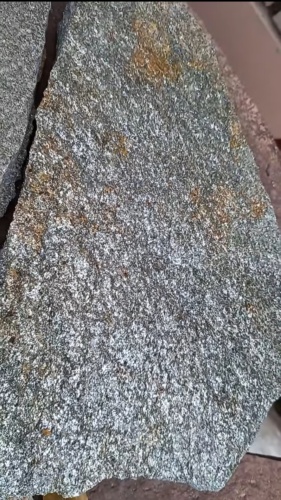 Плитняк златолит серебристый для цоколя, отмостки купить в Кусе