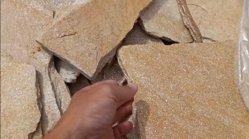 Плитняк златолит жёлтый золотистый для отмостки купить в Кусе