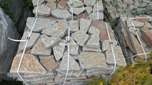 Гранитный плитняк галтованный для парковки купить в Кусе