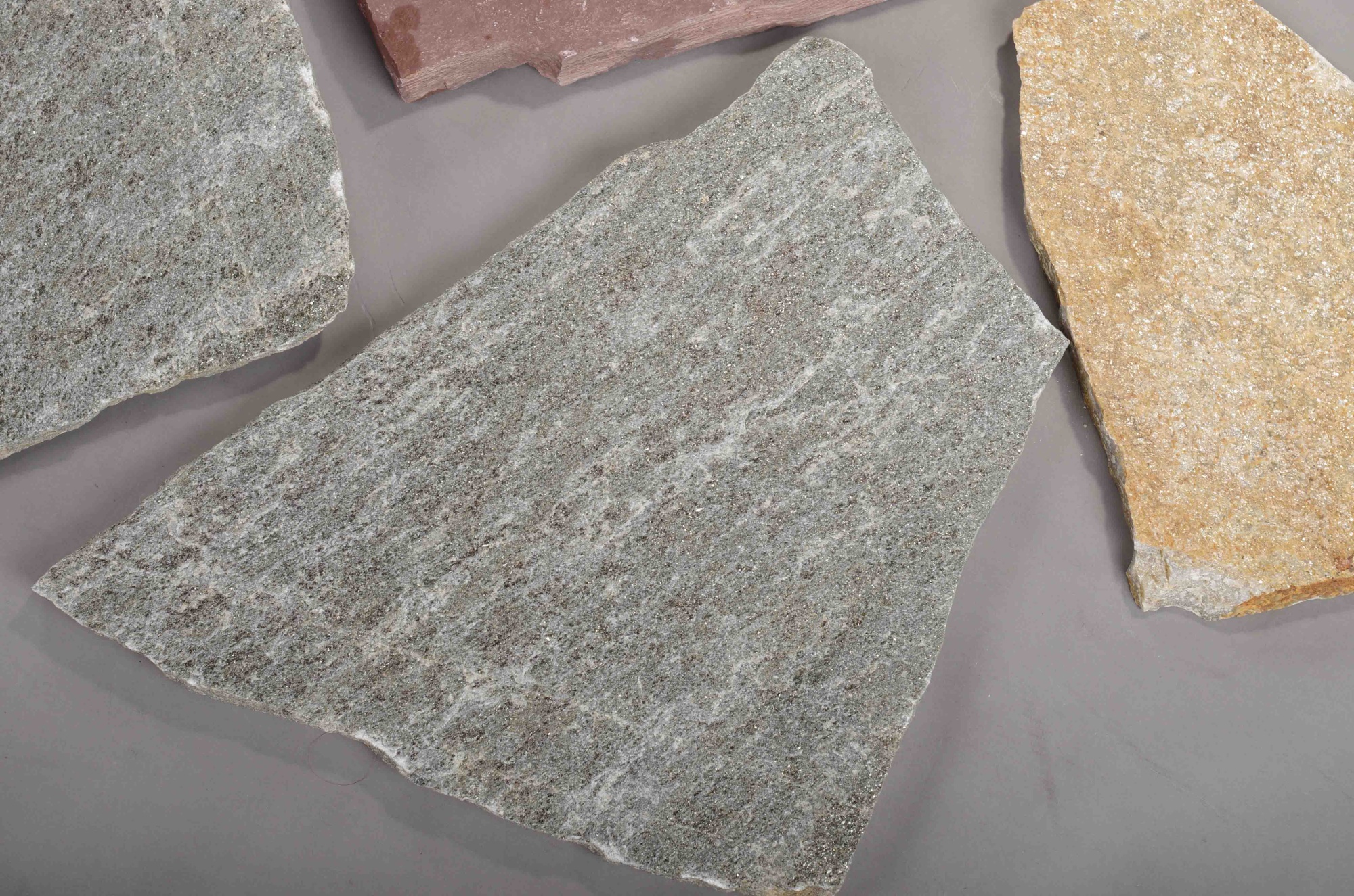 Плитняк златолит Уральский  для фасада купить в Кусе