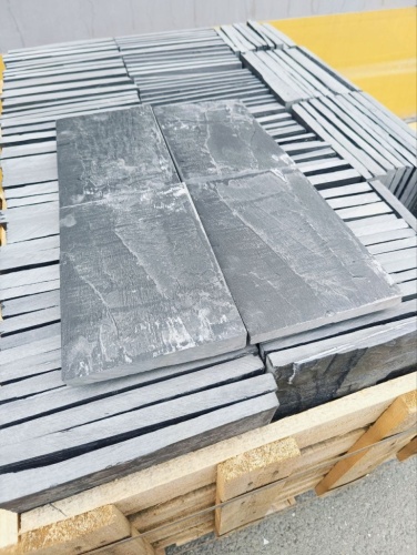 чёрная каменная плитка